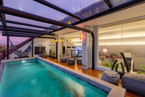 Beautiful Penthouse w/ incredible views, pool, & cinema room!